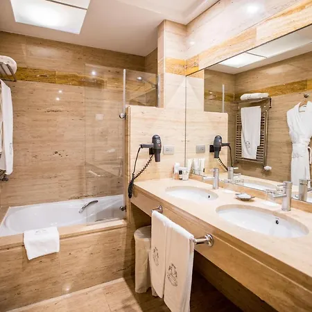 Pazo Escudos & Hotel 5*